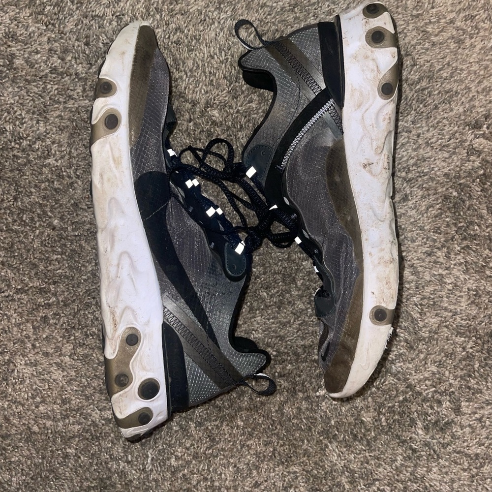 Nike React Element 87

Men’s size 11
Anthracite Black
Nike React foam technology